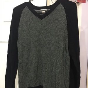 Merona Men’s Small Black and Gray V-Neck Sweater